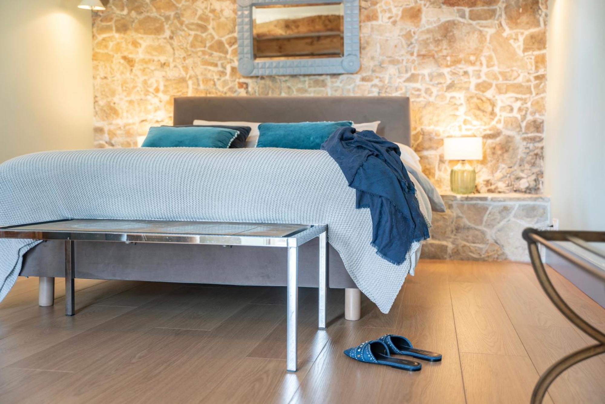 Domaine Des Encourdoules Guest house